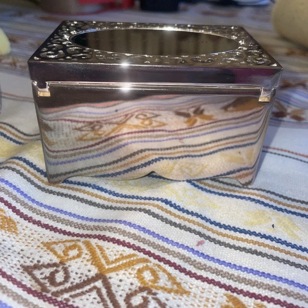 Filigree Silver Things Remembered Keepsake Metal Trinket box Pearl Detail‎